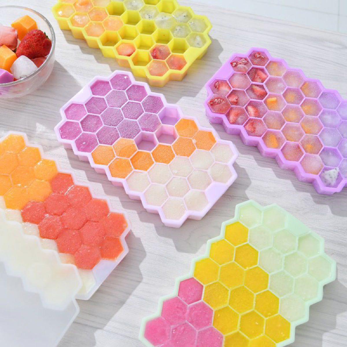 Silicone Ice Cube Tray Beehive Shaped with LidIce Cube Mould Hexagonal Ice Cube Mould for Whiskey