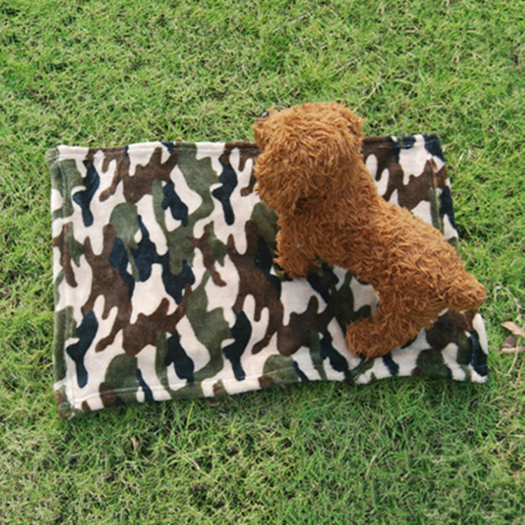 Green Camouflage Pattern Coral Fleece Pet Blanket