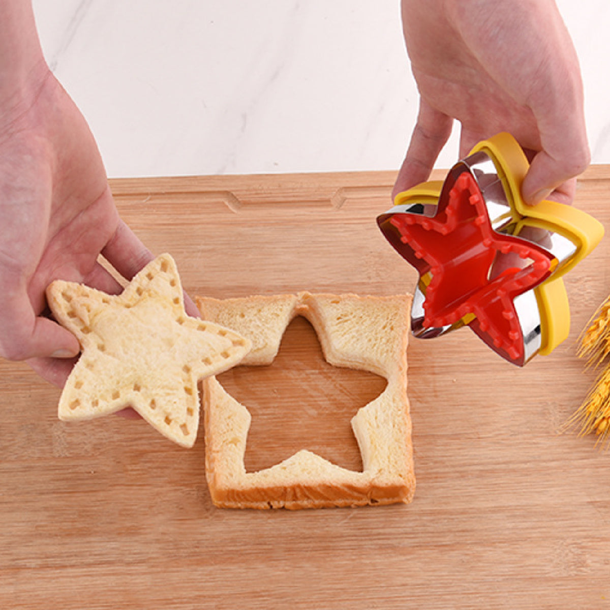 2 Layers Star-Shaped Sandwich Cutter Sandwich Sealer Cutter Crustless Sandwich Maker for Lunchbox