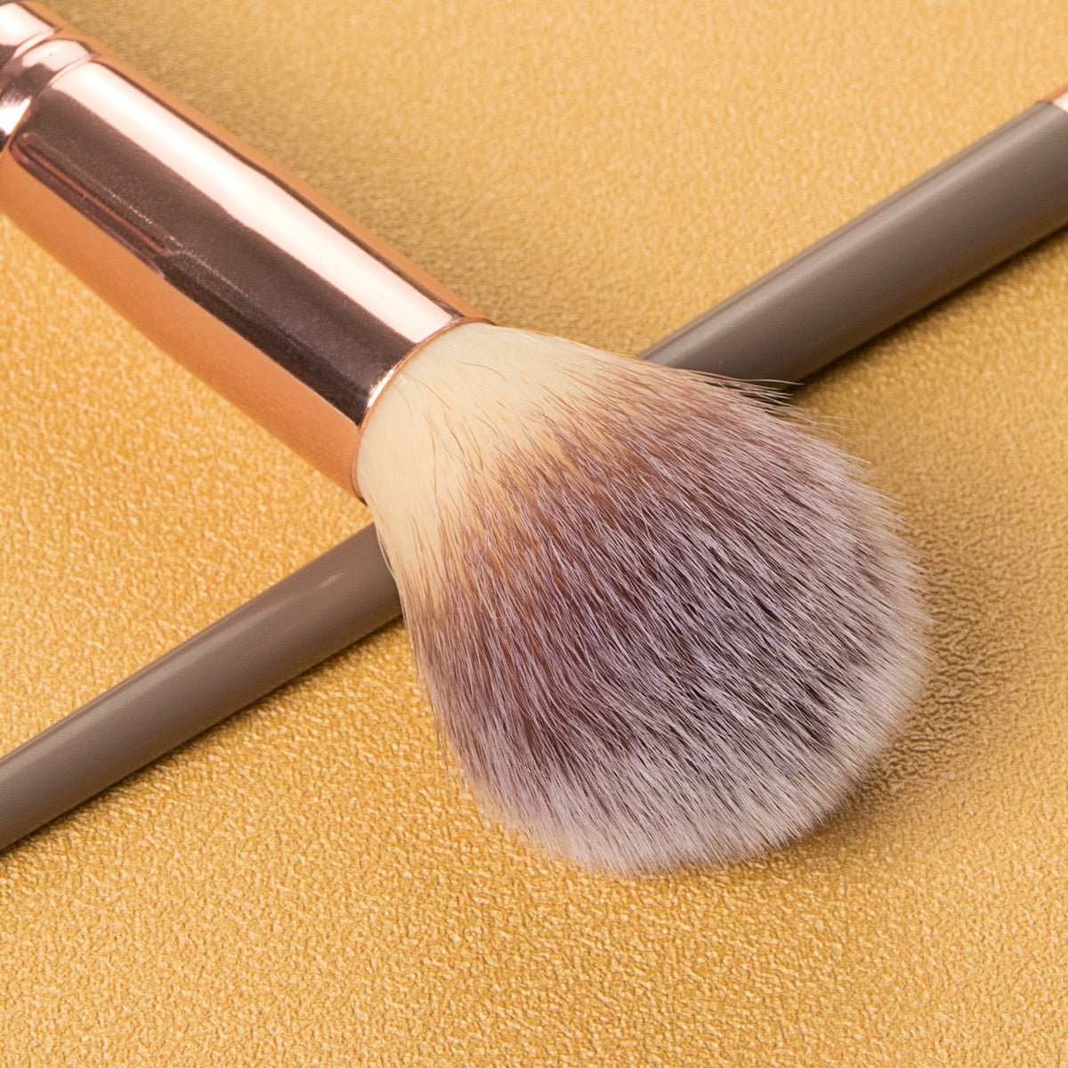 Dual Ended Makeup Brush Concealer & Highlighter Brush for Professional Makeup Application
