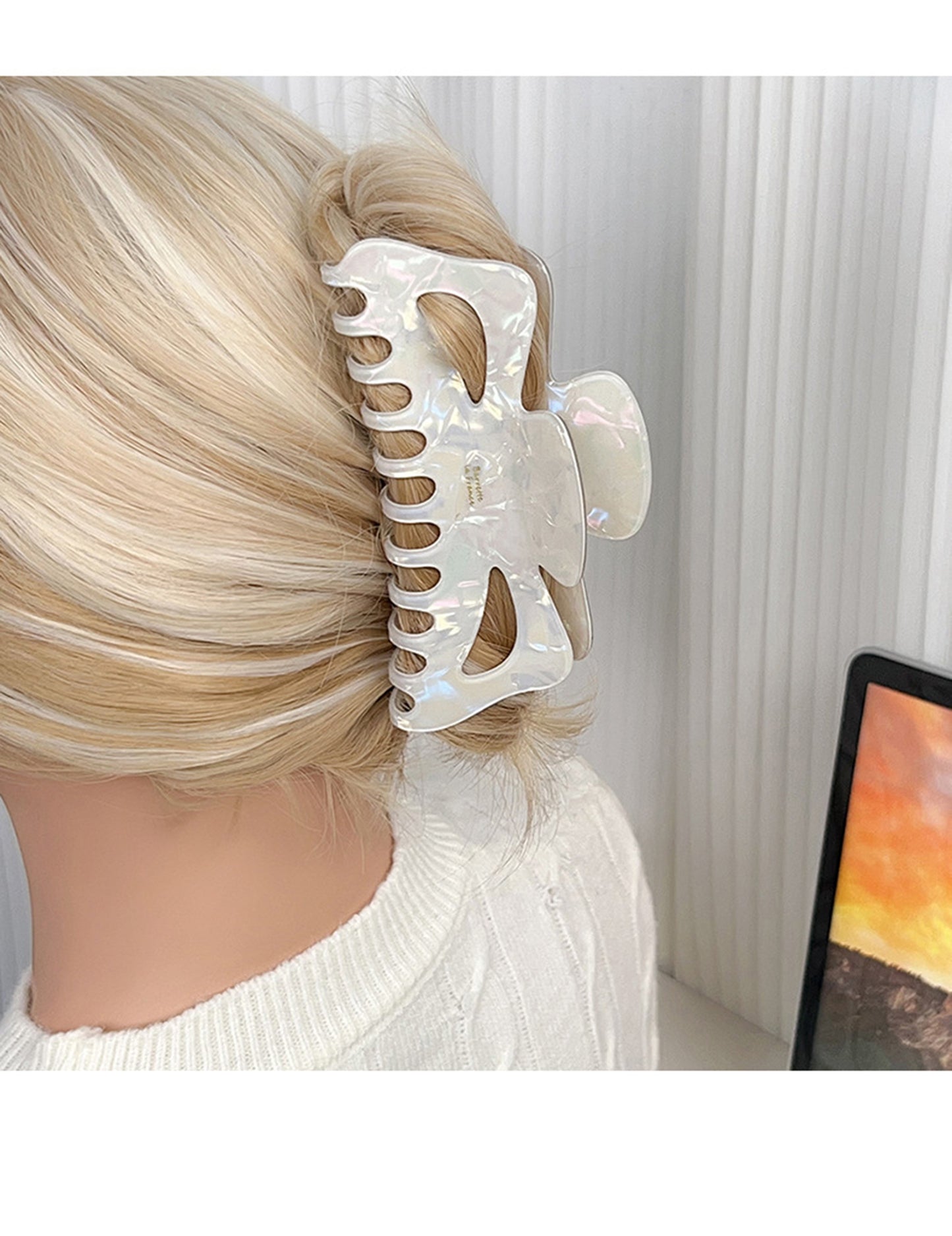 Oversized Bow Openwork Claw Clip